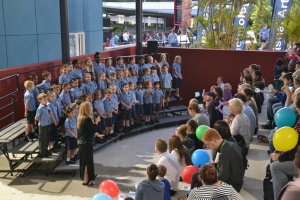 Primary Choir sings in new amphitheatre at Open Night